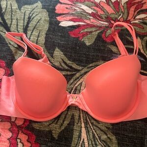 ✨ Victoria’s Secret T-Shirt Bra 34C Coral Pink Underwire